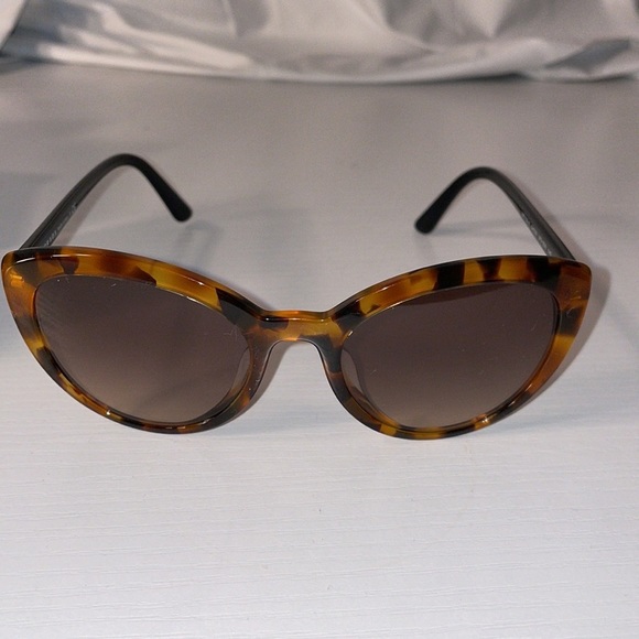 Prada Tortoiseshell Sunglasses NWT - Picture 4 of 4